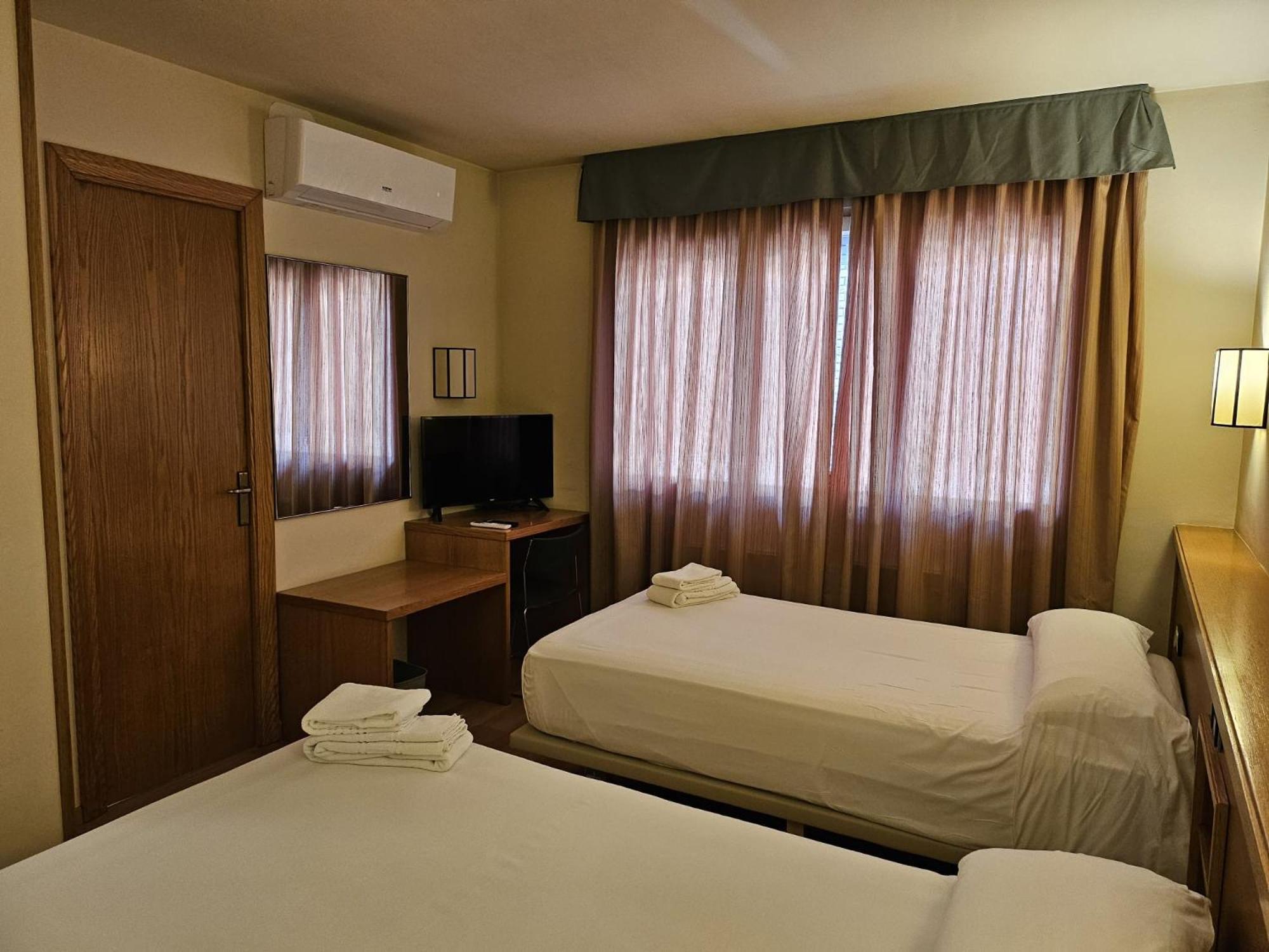 Hotel Estel Berga Zewnętrze zdjęcie